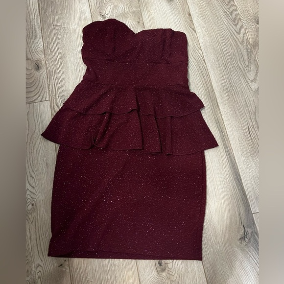 Elegant Burgundy Strapless Dress - Picture 1 of 4